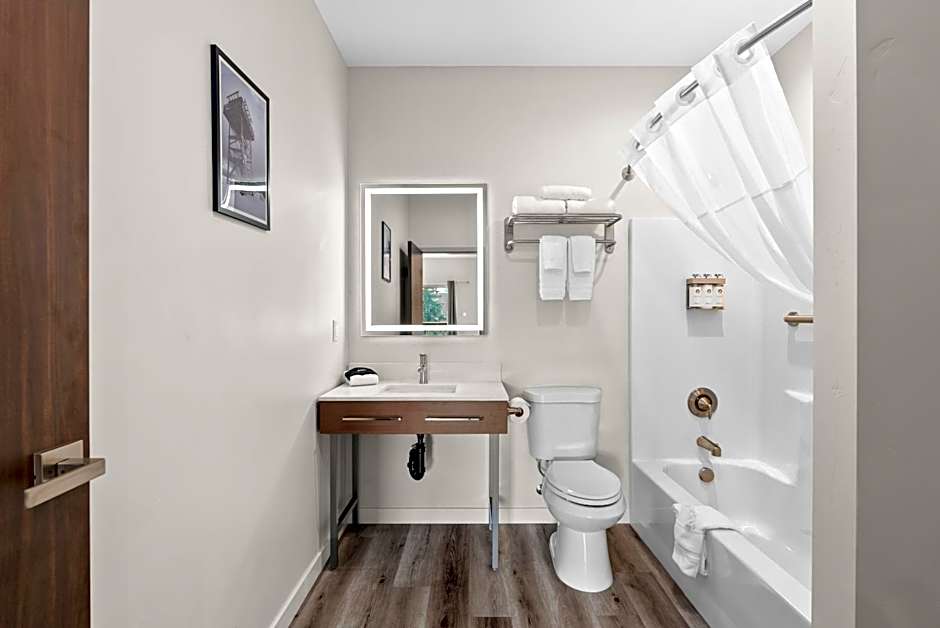 Sandpoint Hotel & Suites Downtown