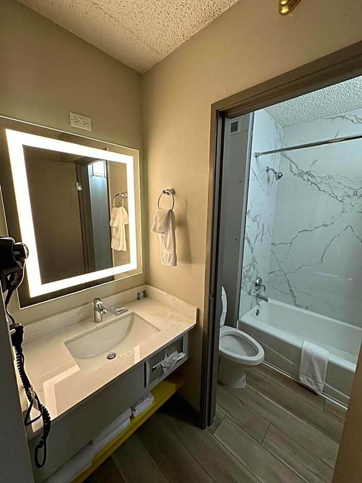 Days Inn by Wyndham Mandan Bismarck Area