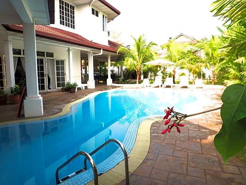 Rumah Putih B&B near KLIA