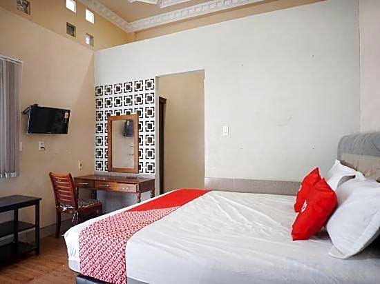 OYO 93003 B32 Homestay