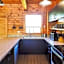 Gateside Chalets Modern Rustic 6-Bedroom with Hot Tub, Near the Village