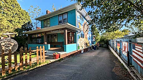 Bon Paul & Sharky's Hostel