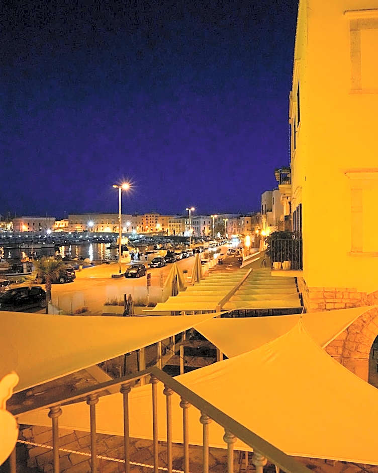 LA BANCHINA LUXURY SUITES