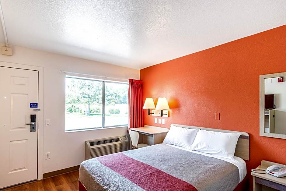 Motel 6-Redding, CA - Central