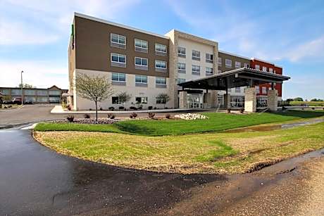 Holiday Inn Express & Suites Fond Du Lac By IHG