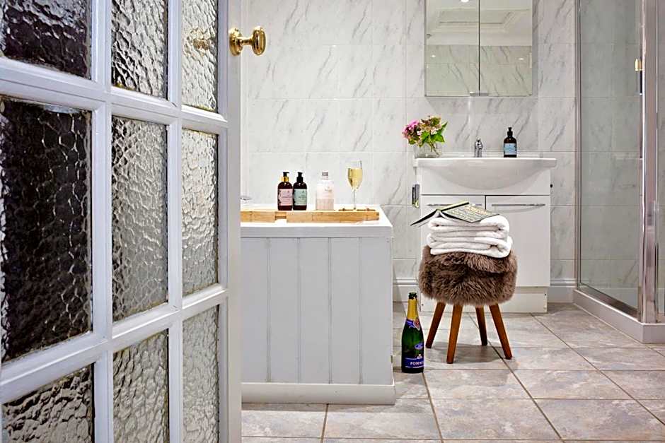 Burleigh Court Hotel