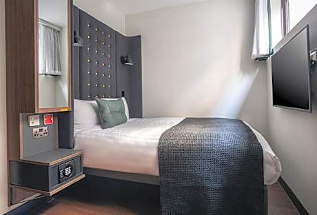 Accessible Double with Window