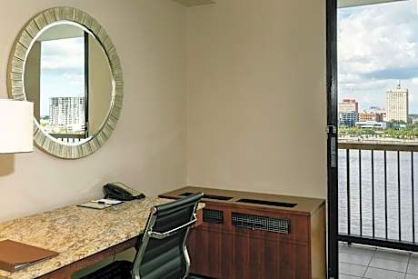 Junior King Suite with River View