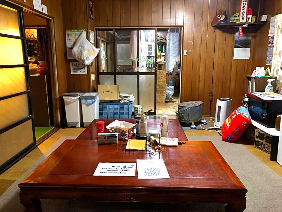 日本一しょぼいゲストハウス ウタラといかん Poor and Shabby GuestHouse "UtaraToikan"