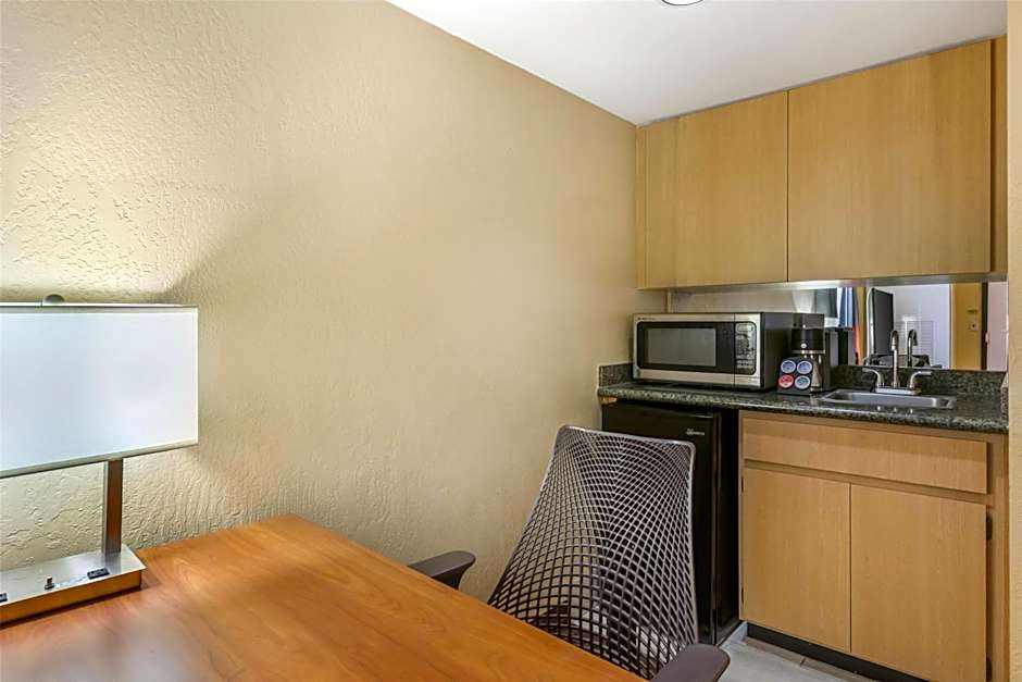 Best Western Plus Scottsdale Thunderbird Suites