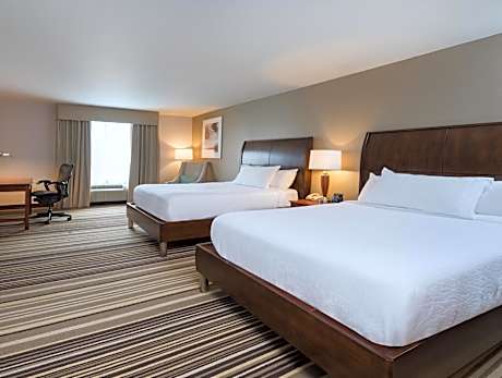 2 Queen Accessible Room with Bathtub