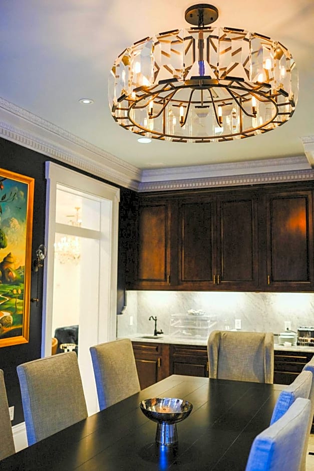 Royal Frenchmen Hotel and Bar