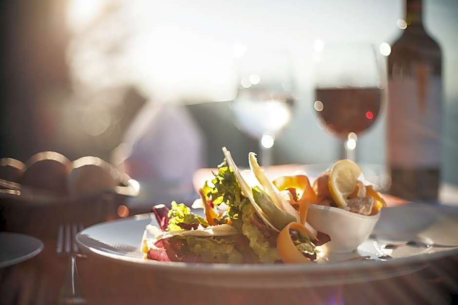 Alma Del Lago Suites & Spa