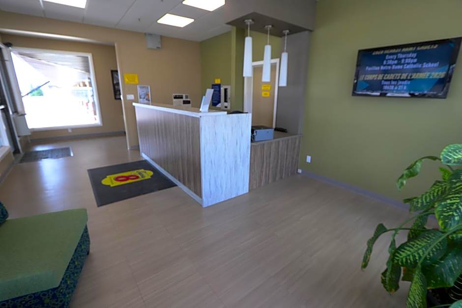 Super 8 by Wyndham Hearst ON