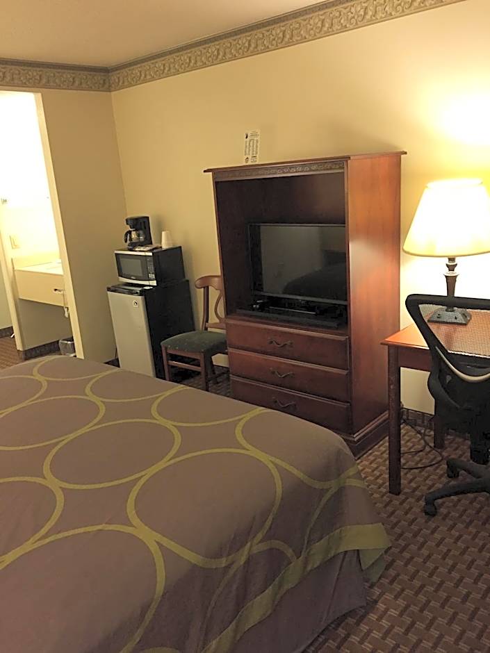 Photo 1 of 5 of 1 King Bed, Accessible, Smoking