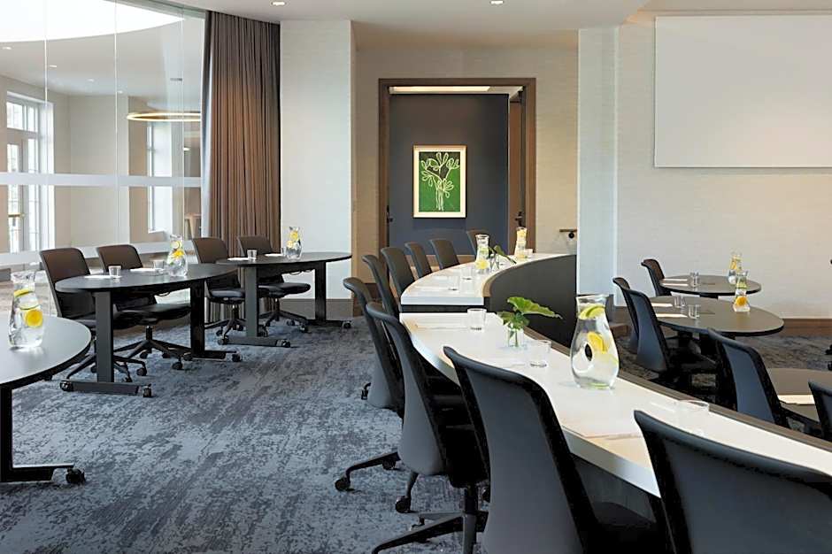 Kimpton - The Forum Hotel By IHG