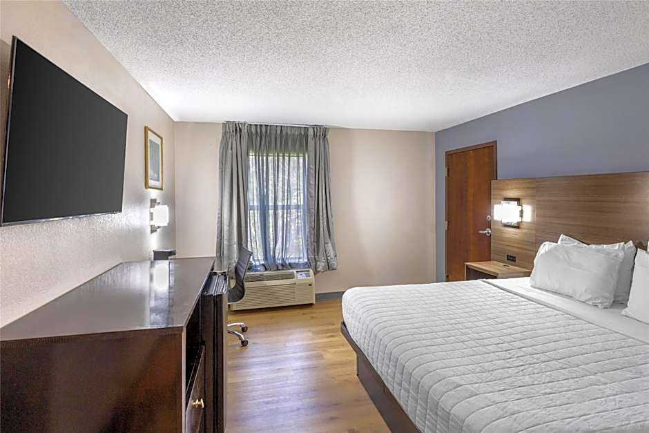 Photo 1 of 4 of 1 King Bed, Accessible, Roll in Shower