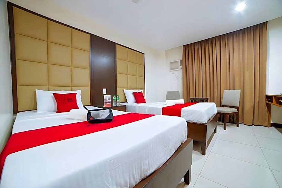 RedDoorz near Angeles University Foundation