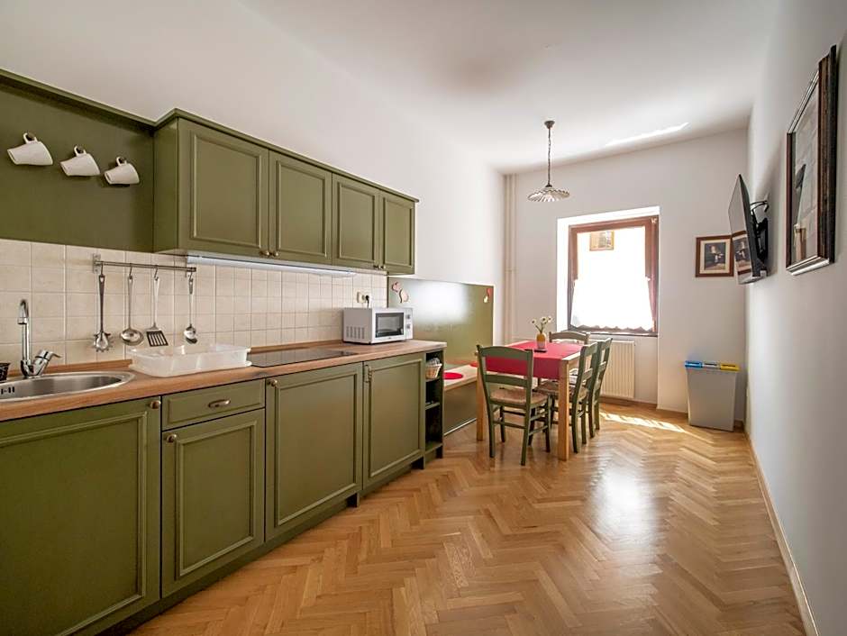 Berghi Hotel and Apartments