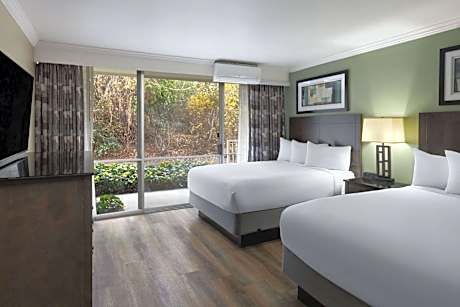 One-Bedroom Suite with One King and Two Queen Beds - Non-Smoking