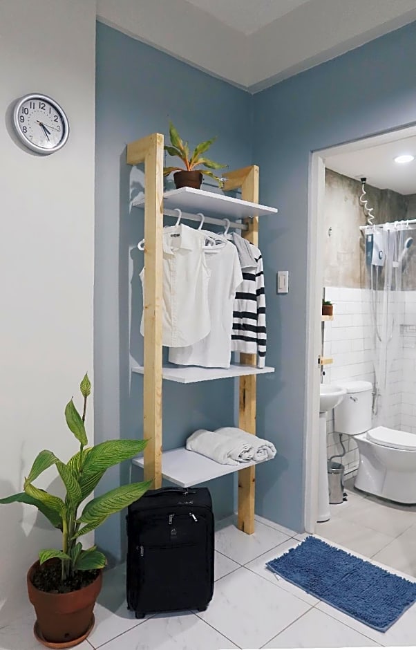 Dragonfly Transient House