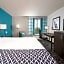 La Quinta Inn & Suites by Wyndham Atlanta Airport North