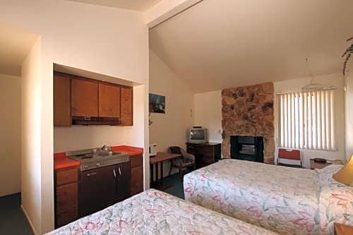 Monterey Fireside Lodge