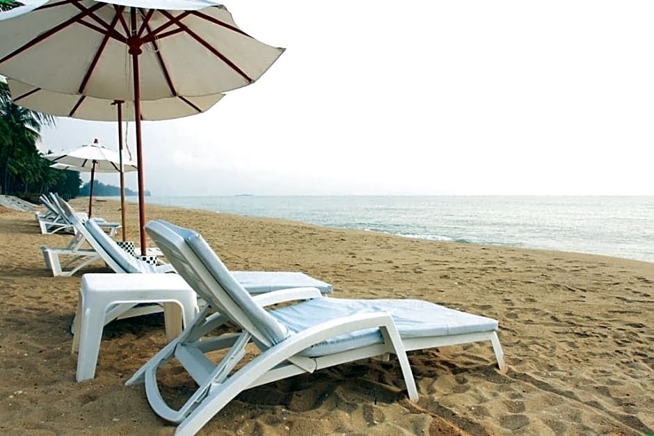 Baan Montra Beach Resort