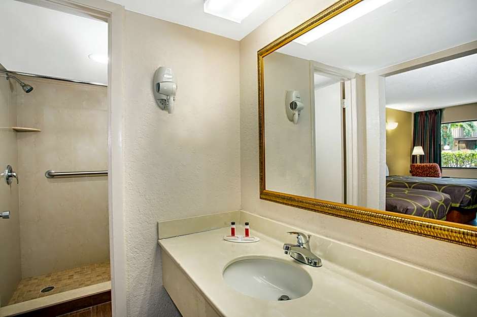 Super 8 by Wyndham North Palm Beach