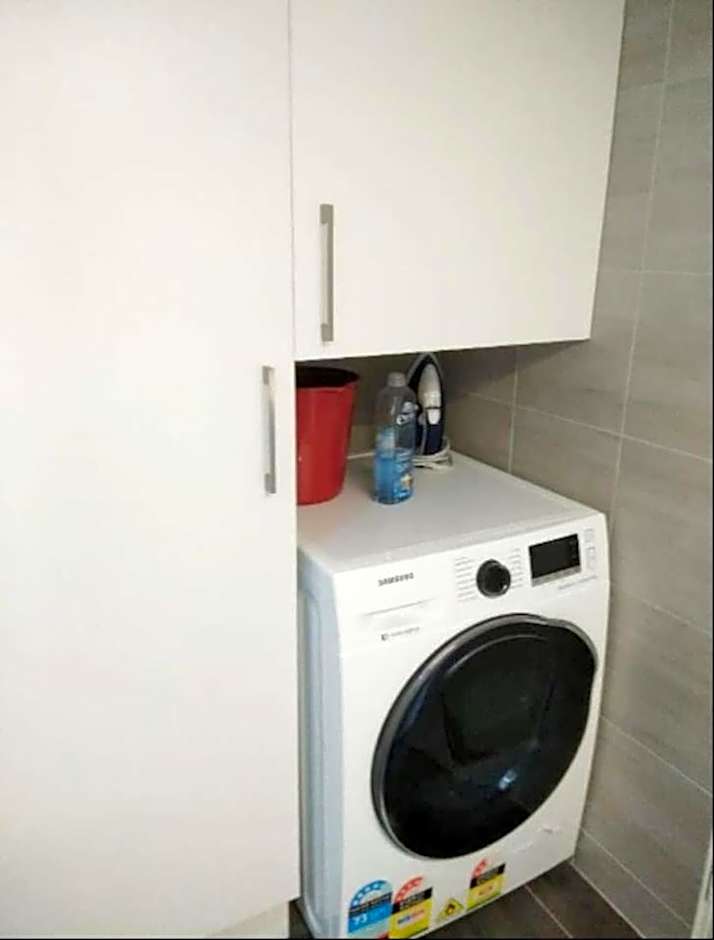 Modern 2BR Apartment and Parking in Griffith - Hosted by Canstay