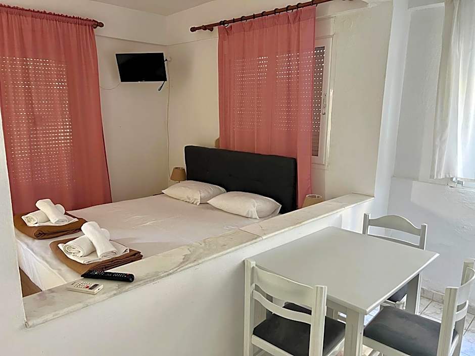 PELEKAN rooms and apartments athina 11