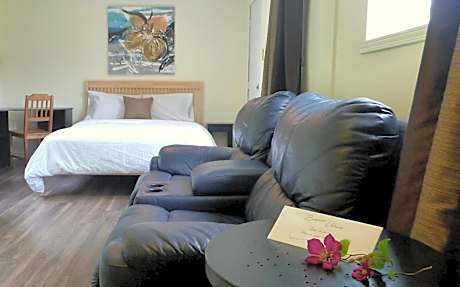 Bungalow with Garden View