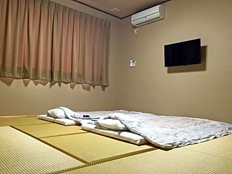 Japanese Style Quadruple Room with Shared Bathroom