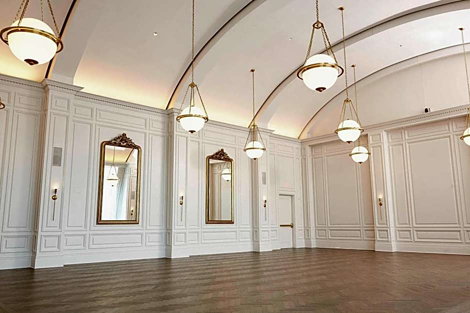 The Adolphus, Autograph Collection
