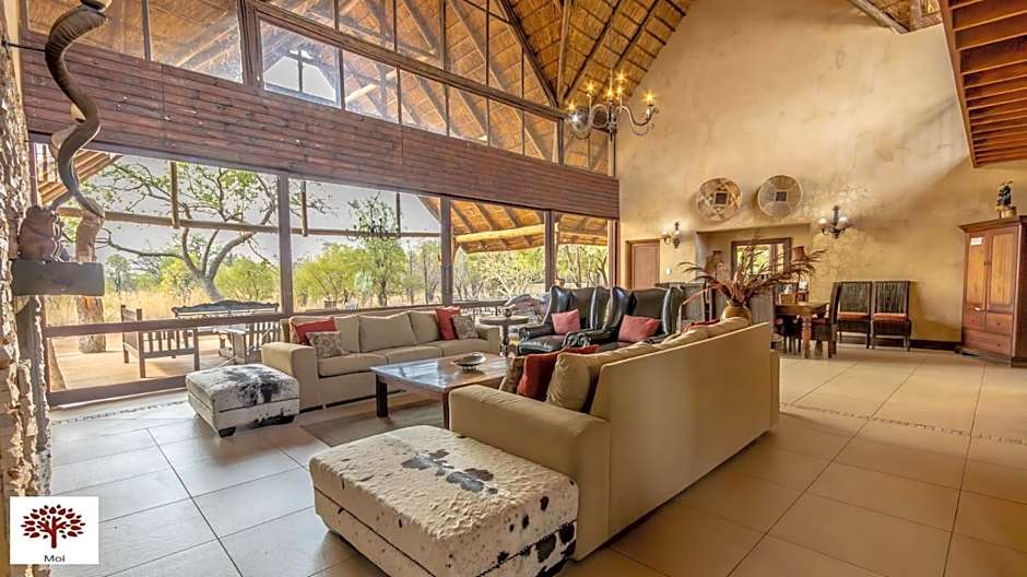 Zebula Golf and Wildlife Estate - Porcupine Strolling Pax 8 - Moi Signature Luxury villa