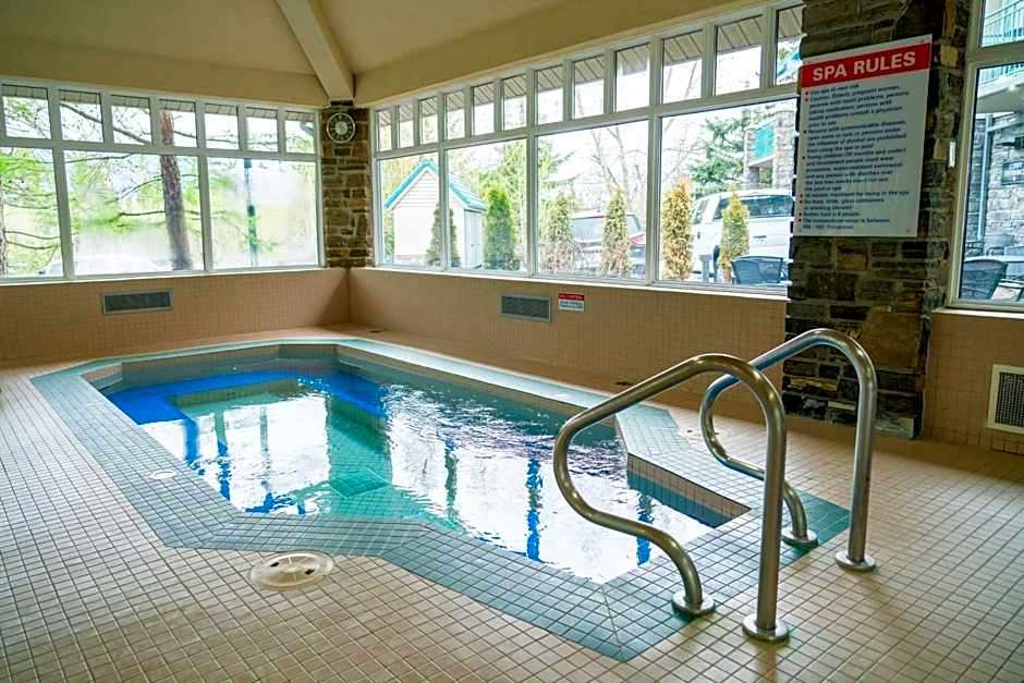 Pocaterra Inn & Waterslide