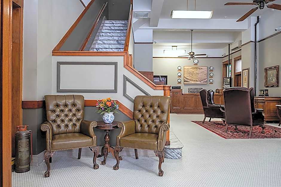 Gardner Hotel & Hostel