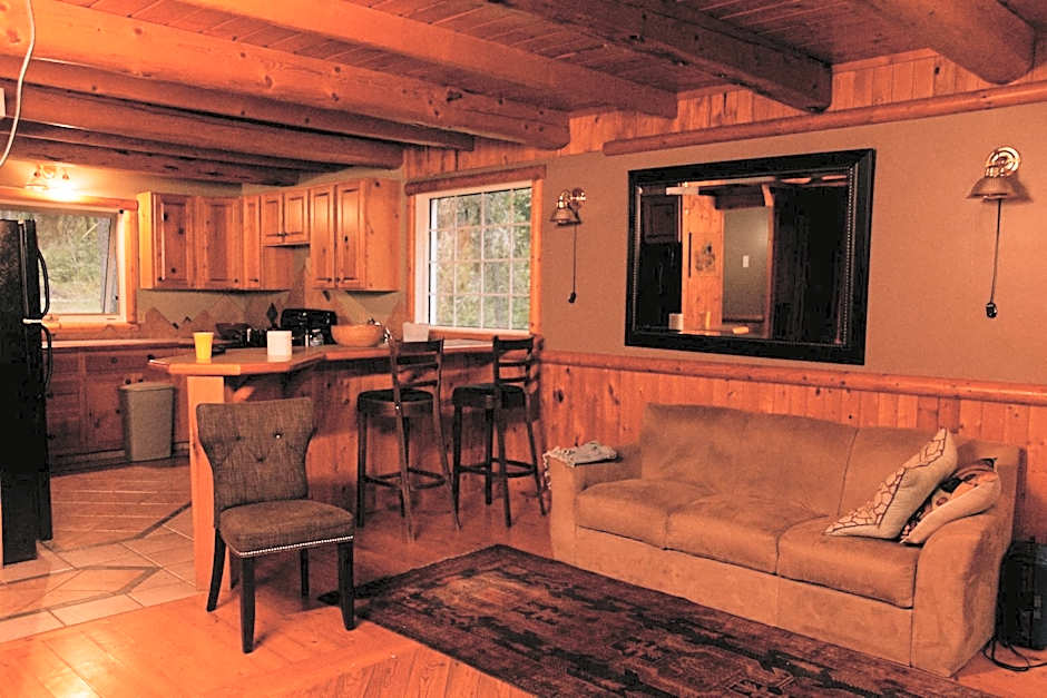 Rustic Executive Cabin at Beaverfoot