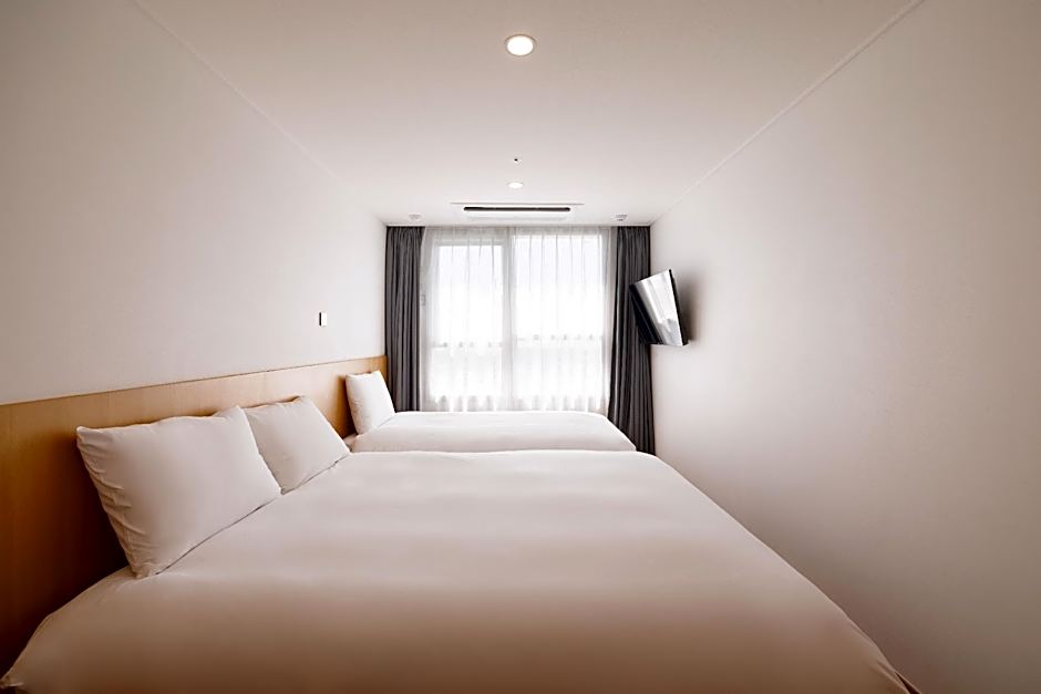 Kenny Stay Jeju Mosulpo