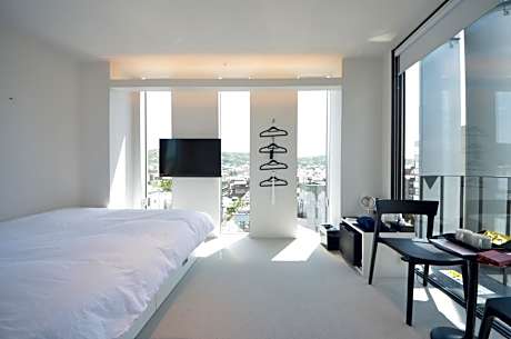 Queen Room with Private Bathroom - Non-Smoking