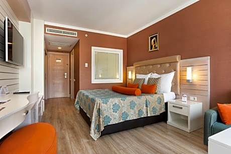 Standard Side Sea View Room