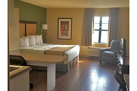 1 King Bed | Mob Acc RI Shwr Ste Nsmk Ktchn
