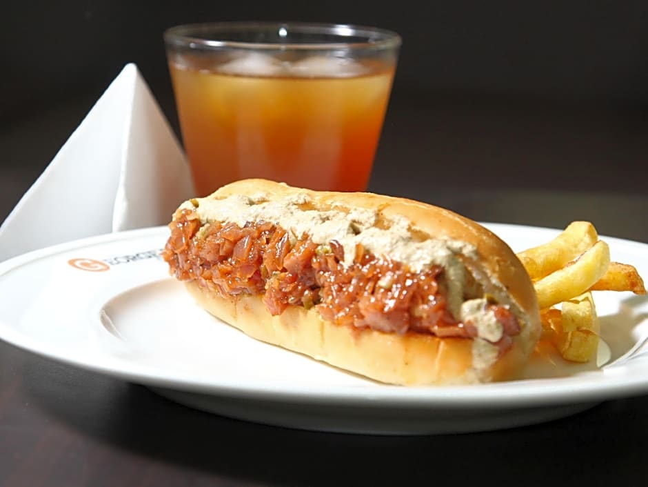 Richmond Hotel And Suites