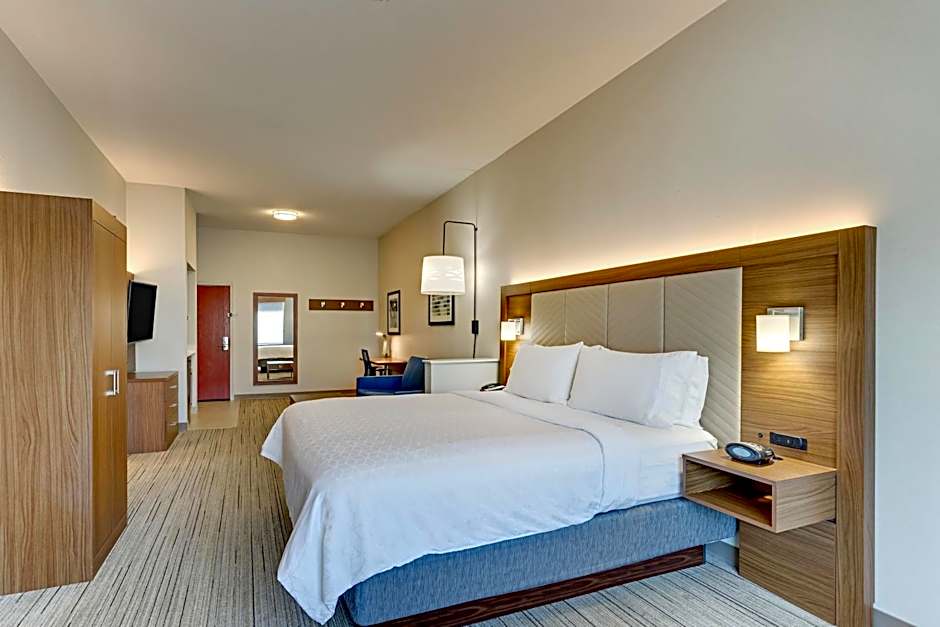 Holiday Inn Express & Suites Weatherford By IHG