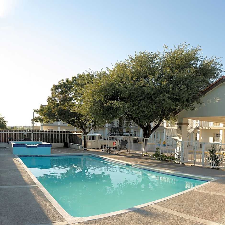 Hotel Quinta San Carlos Inn