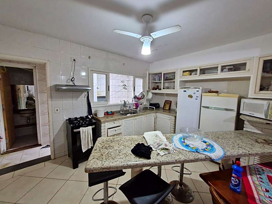 Sobrado em condomínio quase pé na areia em Juquehy