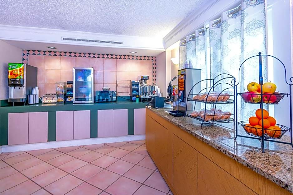 La Quinta Inn & Suites by Wyndham Clute Lake Jackson