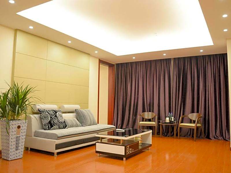 GreenTree Inn JiangSu WuXi YiXing East LongTan Road DongJiu Business Hotel