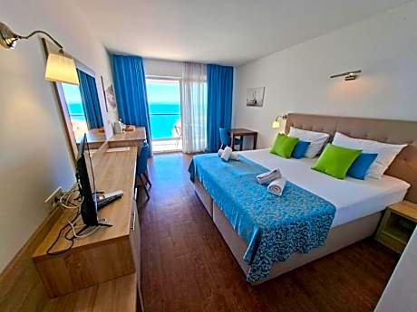 Double Room with Balcony and Sea View