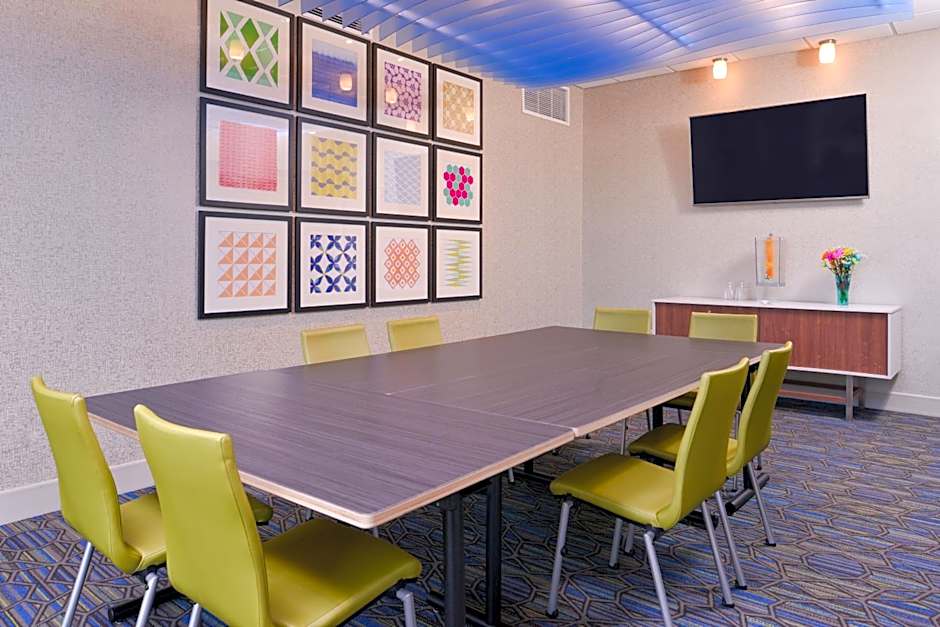 Holiday Inn Express And Suites Olathe West By IHG